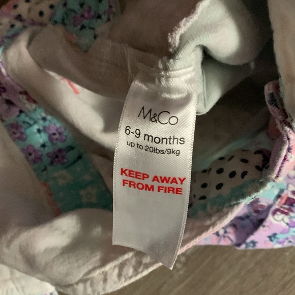 Like new baby girl 6 months clothes bundle - Picture 3 of 11